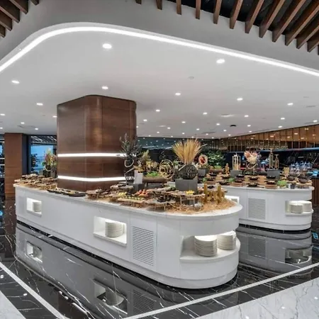 Grand Sapphire Casino And Residents Apartman *